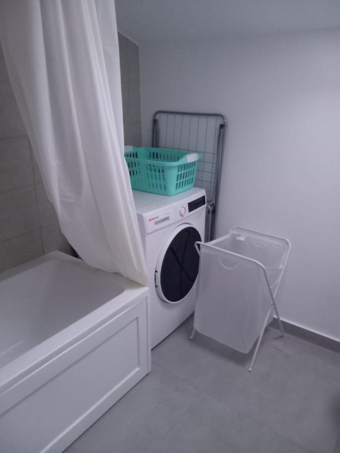 Attic 1Br Apartment With Parking And Self Check In Popesti-Leordeni Zewnętrze zdjęcie
